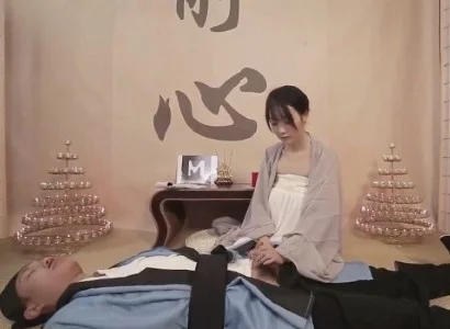 Nữ tu che chở vị đạo sĩ bị thương
