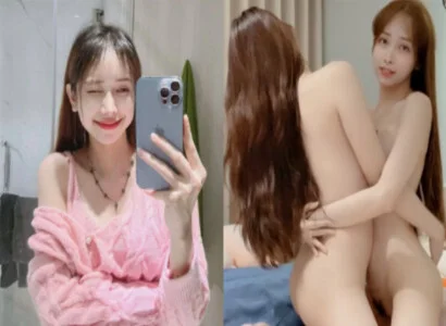 Lâm Thái Vy cùng cô bạn thân móc bím cùng nhau trong buổi phát trực tiếp