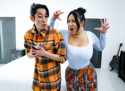 Con trai kia cho mẹ kế xăm trổ hàng múp đạt cực khoái
