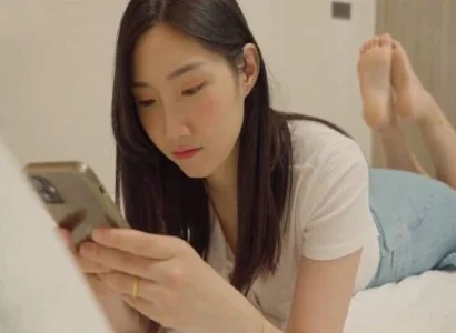 Người đàn bà ăn vụng cùng anh nhân viên giao hàng